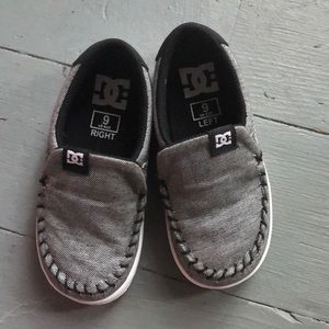 Toddler size 9 gray DC slide on tennis shoes